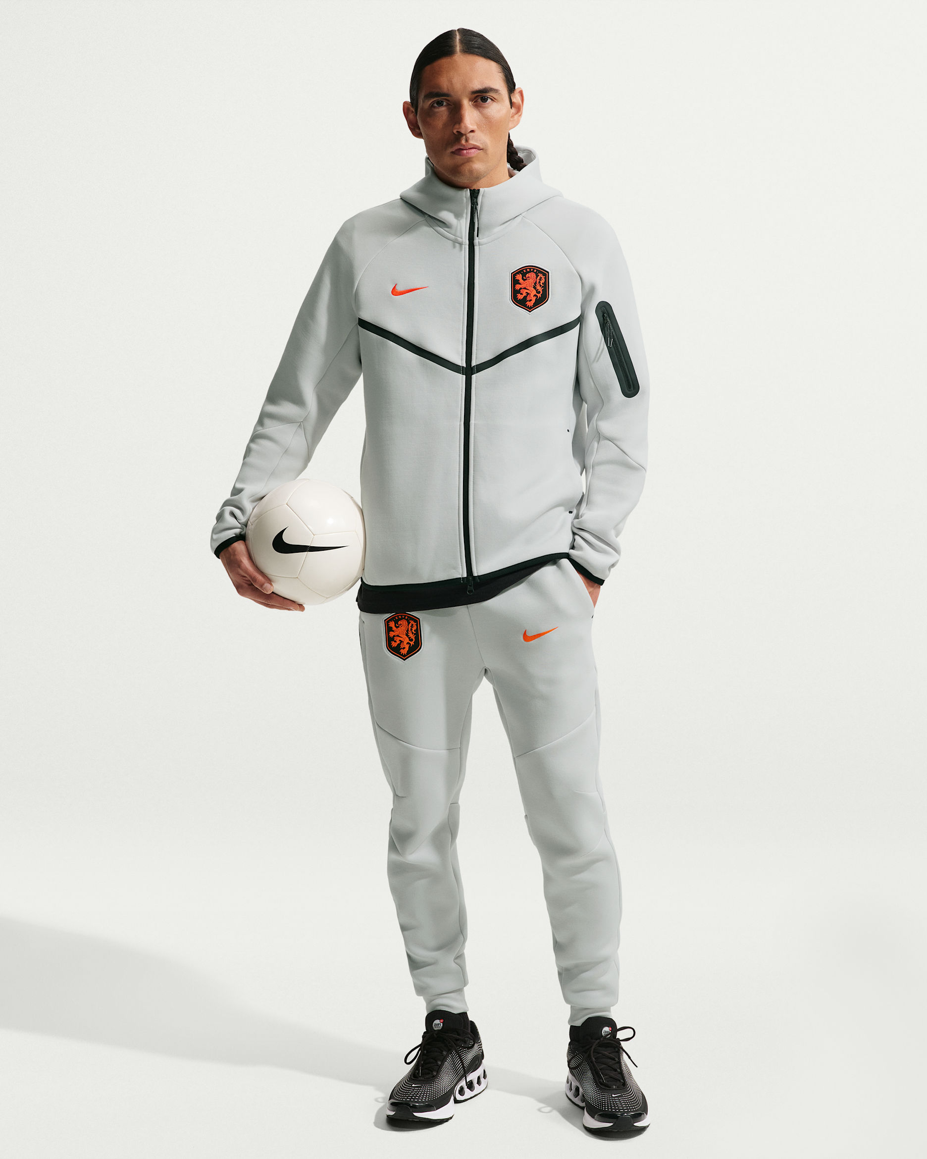 Nike オランダ代表 2020/21 テックフリース ジャージ セット Netherlands Tech Fleece Men's Nike Soccer Joggers. Nike.com